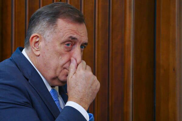 Bosnia Seeks Detention of Separatist Serb Leaders Amid Tensions